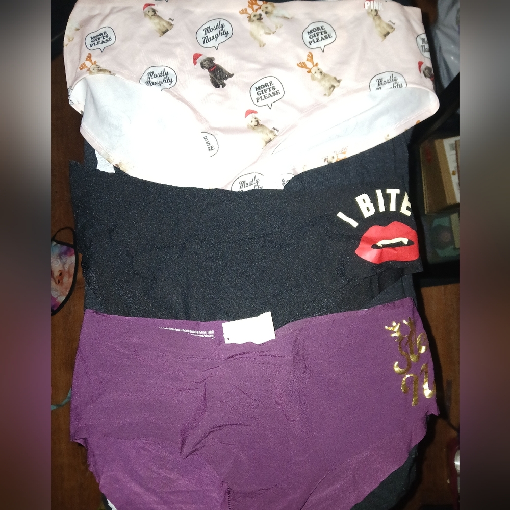 3 Pairs Of Vs Bikini/brief Nwt